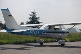 A calibration card is provided to indicate the accuracy of the magnetic. Cessna 152 Schulungsflugzeug