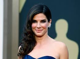 Enjoy the videos and music you love, upload original content, and share it all with friends, family, and the world on youtube. Sandra Bullock E Cea Mai Frumoasa Femeie Din Lume In 2015