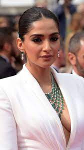 It is considered as the movie hub of the world. Bollywood Actress Hot Hd Wallpapers For Mobile 1080x1920 Resolution Srfacts