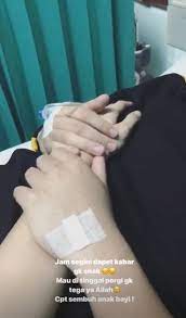 30 foto tangan di infus asli di kamar cewek atau laki laki kumpulan gambar tangan diinfus terbaru egambar diinfus hingga berdarah pasien di palabuhanratu pilih pulang susah ambil darah ketika di klinik simak 6 tips jitu manhajus salikin pembatal wudhu keluar darah yang banyak foto tangan berdarah di silet cumi darat koleksi demam berdarah mengintai kenali gejala dbd berikut ini demam berdarah. Pin Di Algo Creppy