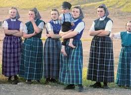 Head Covering Worn Daily By Hutterite Women And Girls Modest Fashion Modest Outfits Modest Wear