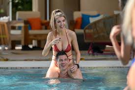 Yes, too hot to handle's initial concept is a reality tv masterstroke, but then they went and botched the execution by never establishing the ground rules. Original Content Podcast Too Hot To Handle Might Be A Work Of Evil Genius Techcrunch