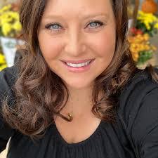 Shannon Hawn's Instagram, Twitter & Facebook