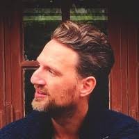 300+ perfiles de «Milton»