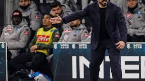 Keine drei wochen nach seiner vorstellung als trainer von fiorentina ist gennaro gattuso bereits nicht mehr beim traditionsklub aus florenz. Neapel Gattuso Bald Weg Ubernimmt Benitez