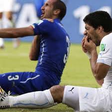Luis suarez's top 5 crazy moments suarez: Suarez Bisse Und Torwart Rentner Sechs Fragen Vor Dem Wm Spieltag