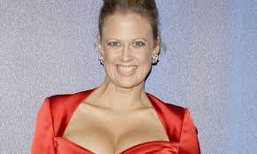 Wir haben barbara schöneberger gefragt, was sie von klassischen geschlechterklischees hält. Mehr Dekollete Geht Nicht Barbara Schoneberger Sorgt Mit Sexy Fotos Fur Wirbel Mannersache