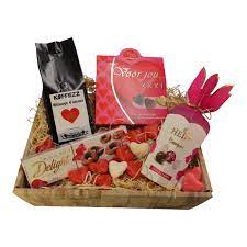 Zondag 9 mei is het alweer zover en worden overal in nederland de moeders in het zonnetje gezet. Moederdag Cadeau Met Vele Lekkernijen En Koffie Koffiezz