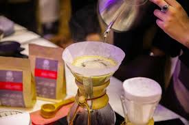 قصة السعودية لمى سعد مع القهوة عاشقة ثم منظمة فعالية و أخيرا محترفة في التصنيع مجلة هي