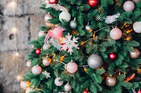33 Festive Ways To Decorate Your Christmas Tree
