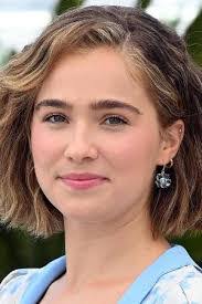 Georgia Goodman's Instagram, Twitter & Facebook