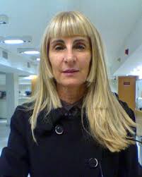 Miércoles de socios CAAT 👨🏼‍🎨👩🏻‍🎨 Hoy conocemos un poquito más de Flora  Sutton y su obra. @flora.sutton70 #NuestrosArtistas  #ConociendoNuestroArteTextil 🕸️🧵 #Artetextil #ArtistasTextiles #redCAAT