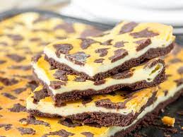 Ein kuchen, mit dem man direkt viele schleckermäuler glücklich machen kann, denn man hat in windeseile ein ganzes blech mit saftigem buttermilchkuchen parat, der so lecker duftet, dass man am liebsten frühstück und mittagessen überspringen würde. 25 Susse Blechkuchen Fur Deine Kaffetafel Schnell Einfach