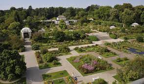 Maybe you would like to learn more about one of these? Munchen Nymphenburg Lieder Zum Festhalten Abendliches Konzert Und Blumige Fuhrung Im Botanischen Garten 06 08 2018