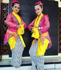 See full list on theinsidemag.com Kostum Tari Selendang Pemalang Lasmicika