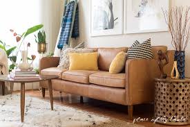 You can see the furniture and accessories create a very harmonious look which makes the room become way more stylish. Fun And Bright Boho Living Room Decor
