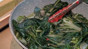 Infatti contengono numerose proprietà essenziali per il fisico, oltre a possedere un gusto dolce e delicato. Bieta In Padella Youtube