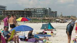 Hotel dorna mamaia este construit pe 3 etaje si cuprinde 145 de camere. Dezastru Pe Litoral TuriÈ™tii IntampinaÈ›i Cu Gunoaie Caini Vagabonzi È™i Terase Inchise Stirileprotv Ro