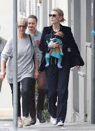 Cate and andrew wanted to adopt a kid since their firstborn drew his first breath. Cate Blanchett Cradles Her Newly Adopted Daughter Edith On Sydney Shopping Trip Daily Mail Online
