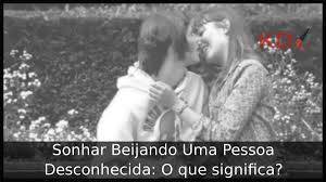 Sonhar Beijando Uma Pessoa Desconhecida: O que significa?