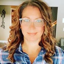 Renee Croft's Instagram, Twitter & Facebook