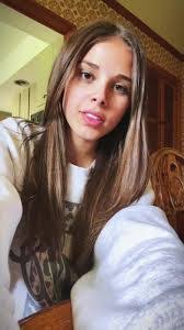 Allie Farrell's Instagram, Twitter & Facebook