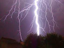 Curentul electric este o formă de energie și apare în natură, deci nu a fost „inventat. Curent Electric Wikipedia
