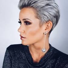Möchtest du deinen haaren einen neuen look verleihen? Kurze Geschichtete Frisuren Kurze Haare 2020 Woman Hair Cut
