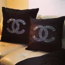 ✅ scegli la consegna gratis per riparmiare di più. 31 Ideeen Over Chanel Pillows Chanel Kussens Oude Kussens