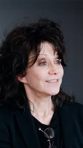 As if we wouldn’t want the inside scoop! CLUELESS director Amy Heckerling  gave us the 411