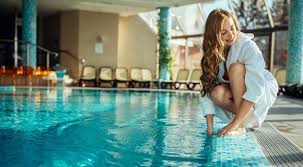 A 100 pound propane cylinder holds approximately 23.6 gallons when completely full, and an 80,000 btu appliance that ran 24 hours a day the propane would last about 1.12 days. How To Heat Up A Swimming Pool Ideal Heat Solutions