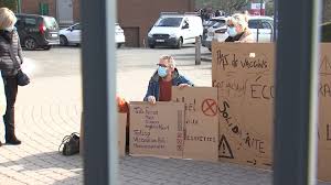 Ce matin, sitôt vue la première page du nouvelliste, m'ont sauté aux yeux d'autres pleines pages témoignant de l'emprise totale de l'évêché sur l'unique bonsoir narcisse, ravie de constater que tu as toujours autant d'énergie dans ta lutte contre l'obscurantisme! Charleroi A La Samaritaine Les Profs En Ont Ras Le Bol Television Locale De Charleroi Et Sa Region Thuin Chimay Basse Sambre
