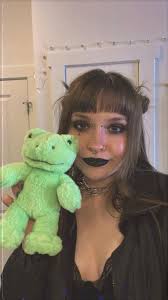 Made a slight alteration to Anne's cute 🐸 frog tutorial 🐸 posted  recently, what do you think? Edit: All she needs now is a name, any  suggestions?