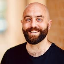 Elijah Roe's Instagram, Twitter & Facebook