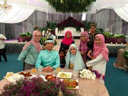 Nurul elfira loy binti ahmad sabri is a malaysian actress. Sekitar Majlis Resepsi Kelima Elfira Loy Faris Yang Berlangsung Meriah Pesona Pengantin