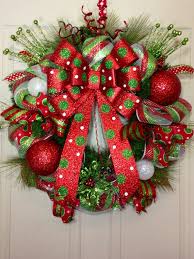 Guirnalda Mide 26 Pulgadas Ha Sido Disenada Con Malla Cintas Y Todos Los Adornos Disenado En Una Coronas Navidenas Coronas De Navidad Guirnaldas De Navidad