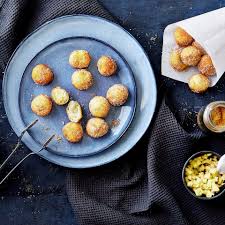 Schmalzkuchen Mit Apfelstuckchen Rezept Edeka Rezept In 2020 Rezepte Lebensmittel Essen Kuchen