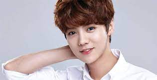 Memasuki usia empat tahun jadian, yuk tengok potret langgeng luhan eks exo dan guan xiaotong yang jarang diumbar selama ini. Plastic Surgery Meter Luhan Exo