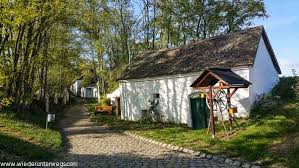 Entlang der laaer ostbahn strecke im bezirk mistelbach des niederösterreichischen weinviertels befindet sich der bahnhof niederkreuzstetten. Steinbergweg Niederkreuzstetten Naturlehrpfad Inklusive