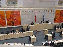 Es sind mindestens drei, höchstens aber zwölf mitglieder pro bundesland. Federal Council Austria Wikipedia