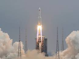 Medio mundo está en alerta y todo por un cohete chino que fue lanzado a finales de abril y que ahora se encuentra orbitando de manera descontrolada, según sputnik. 111uutymzf8cm