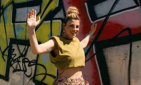 Fin da bambina è stata appassionata di musica, a nove anni cantava nel gruppo del padre e la sua tesina di maturità al liceo. Emma Marrone Returns On Tour With Fortuna Live 2021 The Dates Of June And July