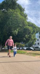 הורים לילדים בגן בחולון החליטו להגיש תלונה במשטרה לאחר שנחרדו לגלות בסרטוני האבטחה עדויות להתעללות קשה בילדיהם. ×™× ×•×Ÿ ×ž×'×œ On Twitter ×¨×¥ ×œ×›× ×¡×ª