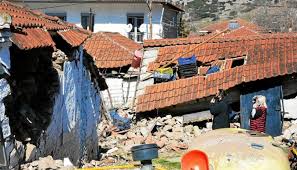 .un incendie, un tremblement de terre, qui aurait jeté à la rue des centaines de blessés et de un souffle puissant est au dehors; Nouveau Seisme Dans Le Centre De La Grece Monde Le Telegramme