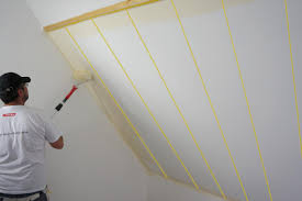 Für kleinere räume sollte man eher helle und kühle farben wählen, auch tapeten mit kleinen muster sind zu bevorzugen. Dachschrage Streichen Anleitung Tipps Diybook At