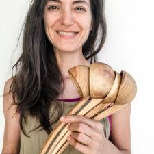 If you're struggling to get a clean finish when cutting across the grain,  it's probably time to sharpen your spoon knife. Top tip from this week's  video