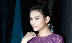 Người mẫu thướt tha với áo dài Võ Việt Chung