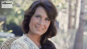 Loretta Lynn remembered: Musicians and fans react to her death