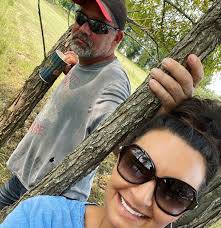 Beautiful & Breezy 🐶🐐💚 #picnic #farmlife #love #mydogsarehappy  #wegonnacallitafarm #excited
