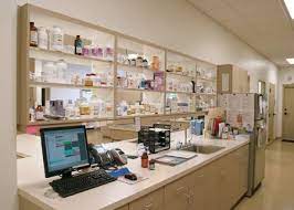 The Trend Two Sided Pass Through Pharmacy For Veterinary Hospitals Dvm360 Veterinary Hospital Hospital Design Veterinary Clinic